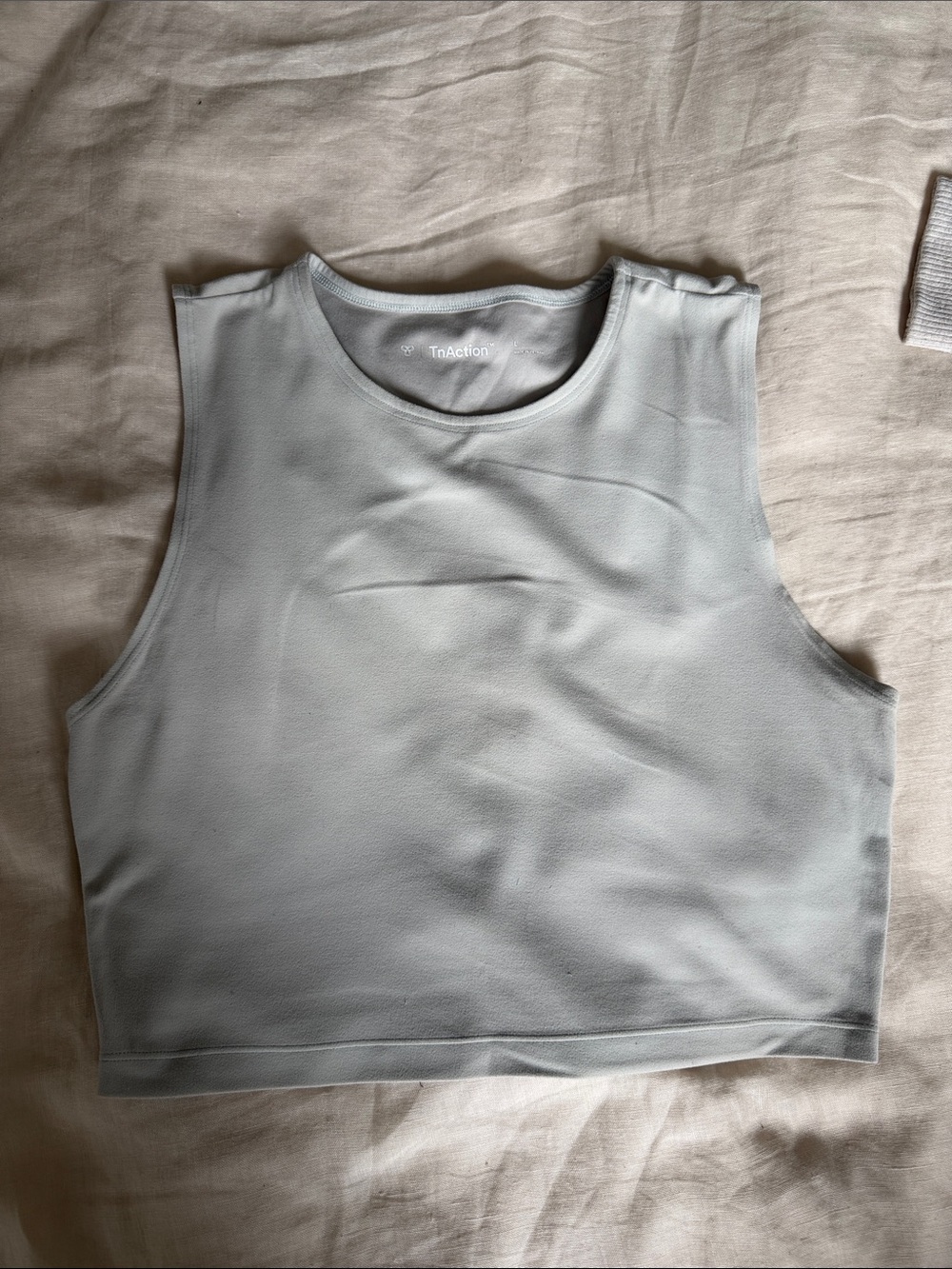 TNA Cropped Sports Tank - size L